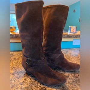 DKNY. Size 9. Brown. New.